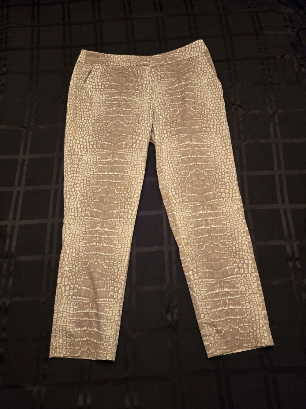 Valerie Bertinelli Tan Snake Skin Print Business Capris Size 6 Pockets